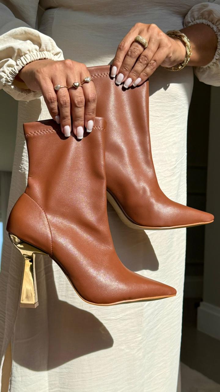 BOTA RFK 297 CARAMELO